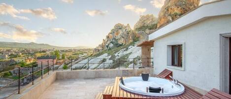 Deluxe Suite, Mountain View | Terrace/patio