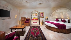 Royal Suite, Private Pool | Peti besi dalam bilik, langsir/tirai gelap terus, kalis bunyi