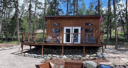 Bode's Bunkie – Tiny House with Mountain Views and Lake Access