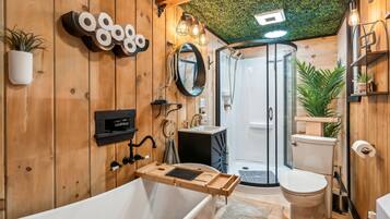 吹风机、毛巾、肥皂、洗发水