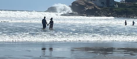 沙滩椅、沙滩毛巾