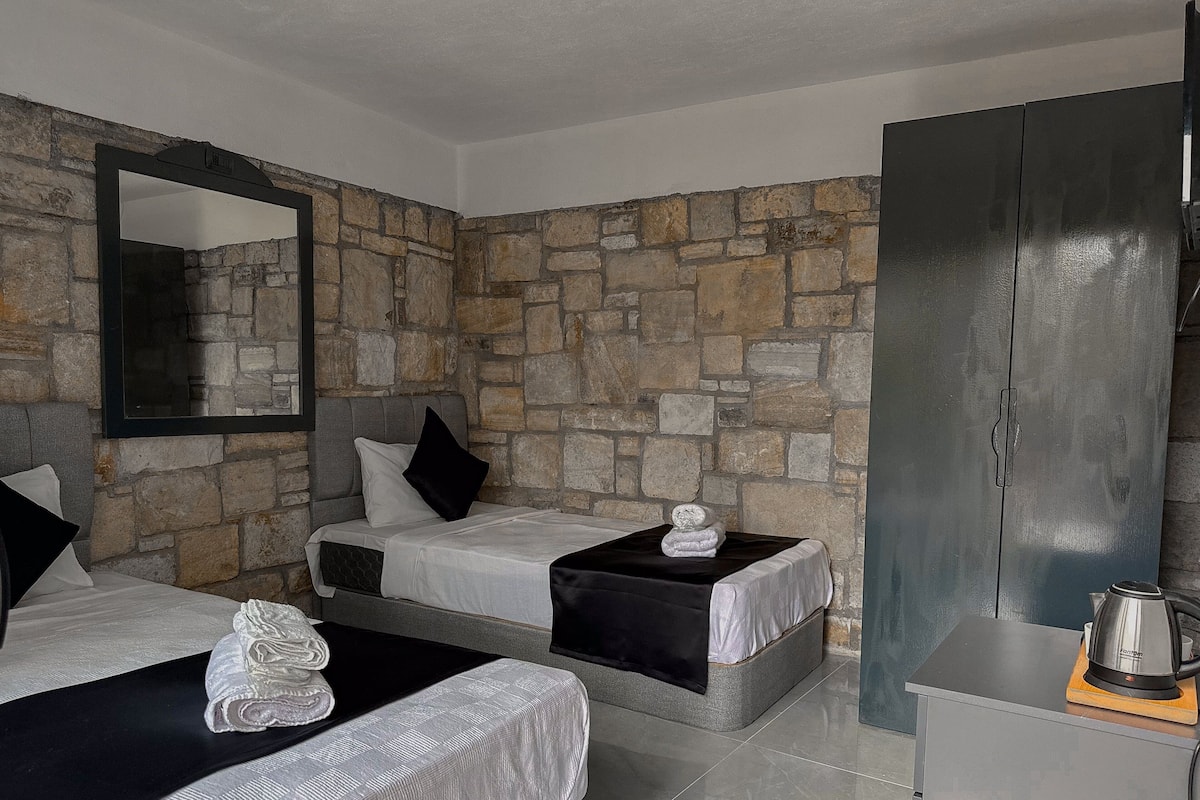 Classic Double Room | Laptop workspace, iron/ironing board (on request), bed sheets