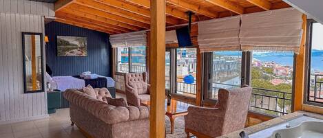 豪華客房, 熱水浴缸, 海景 | 起居區