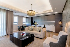 Superior-Apartment, 1 Schlafzimmer, mit Bad, Blick auf die Lagune | Wohnbereich