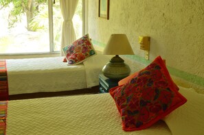 10 bedrooms, WiFi, bed sheets - Casa Mora Mexican House. Great for Families. Walking Distance From the Beach (Ixtapa Zihuatanejo)