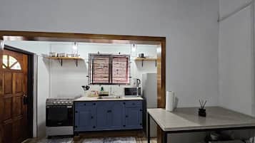 Micro-ondes, four, plaque de cuisson