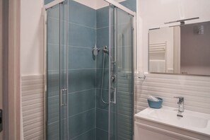 Hårtørrer, håndklæder