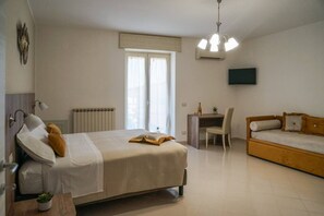 1 bedroom, desk, WiFi, bed sheets