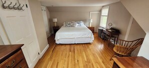 2 Schlafzimmer, Schreibtisch, BĂŒgeleisen/BĂŒgelbrett, kostenloses WLAN