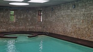An indoor swimming pool with stone walls and skylights. - Casa Violette (Benissa)
