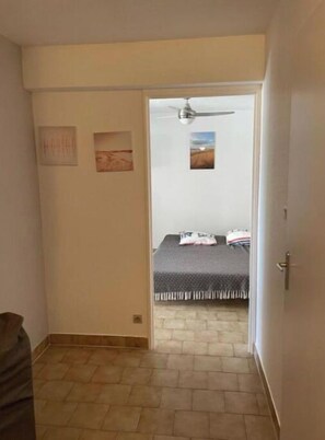 1 bedroom, bed sheets - STUDIO-CABIN CARNON-PLAGE (Mauguio)