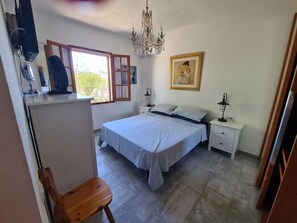 3 slaapkamers, een strijkplank/strijkijzer, wifi