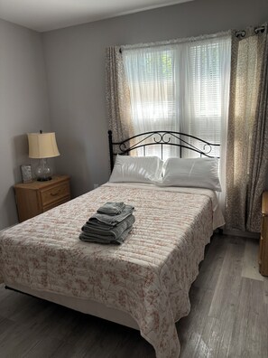 2 bedrooms, iron/ironing board, WiFi, bed sheets