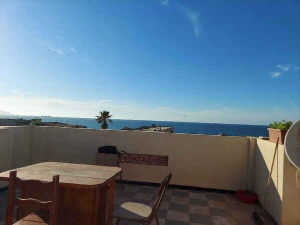 Outdoor dining - Vacation home (Mohammadia)