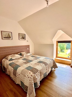 2 slaapkamers, een strijkplank/strijkijzer, gratis wifi