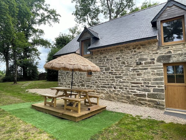 Outdoor dining - Le Gite de LA GARDE Morbihan, NEW ! (PEILLAC)