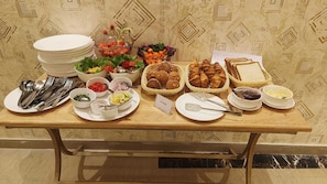 Colazione a buffet, servita tutte le mattine (299 INR a persona)