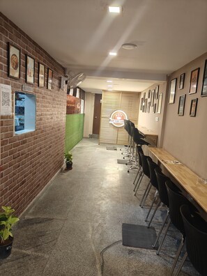 Café - THE ON TIME HOTEL Bangalore (Bengaluru)