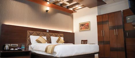 Suite de lujo | 1 habitación, ropa de cama de alta calidad y camas con efecto memoria