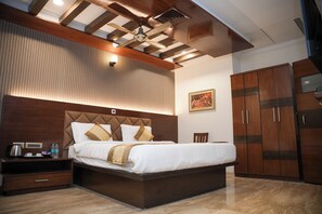 Luxury Suite | Premium bedding, memory foam beds, iron/ironing board, free WiFi - THE ON TIME HOTEL Bangalore (Bengaluru)