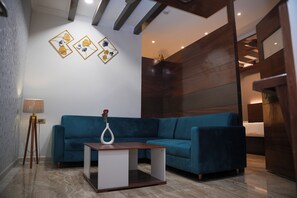 Luxury Suite - THE ON TIME HOTEL Bangalore (Bengaluru)