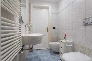 Apartment, Balcony | Bathroom | Shower, free toiletries, hair dryer, bidet - Carlo Alberto House by Wonderful Italy (Turin)