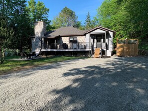 Exterior - In the center of Tremblant's Old Village, opposite the covered park. (Mont-Tremblant)