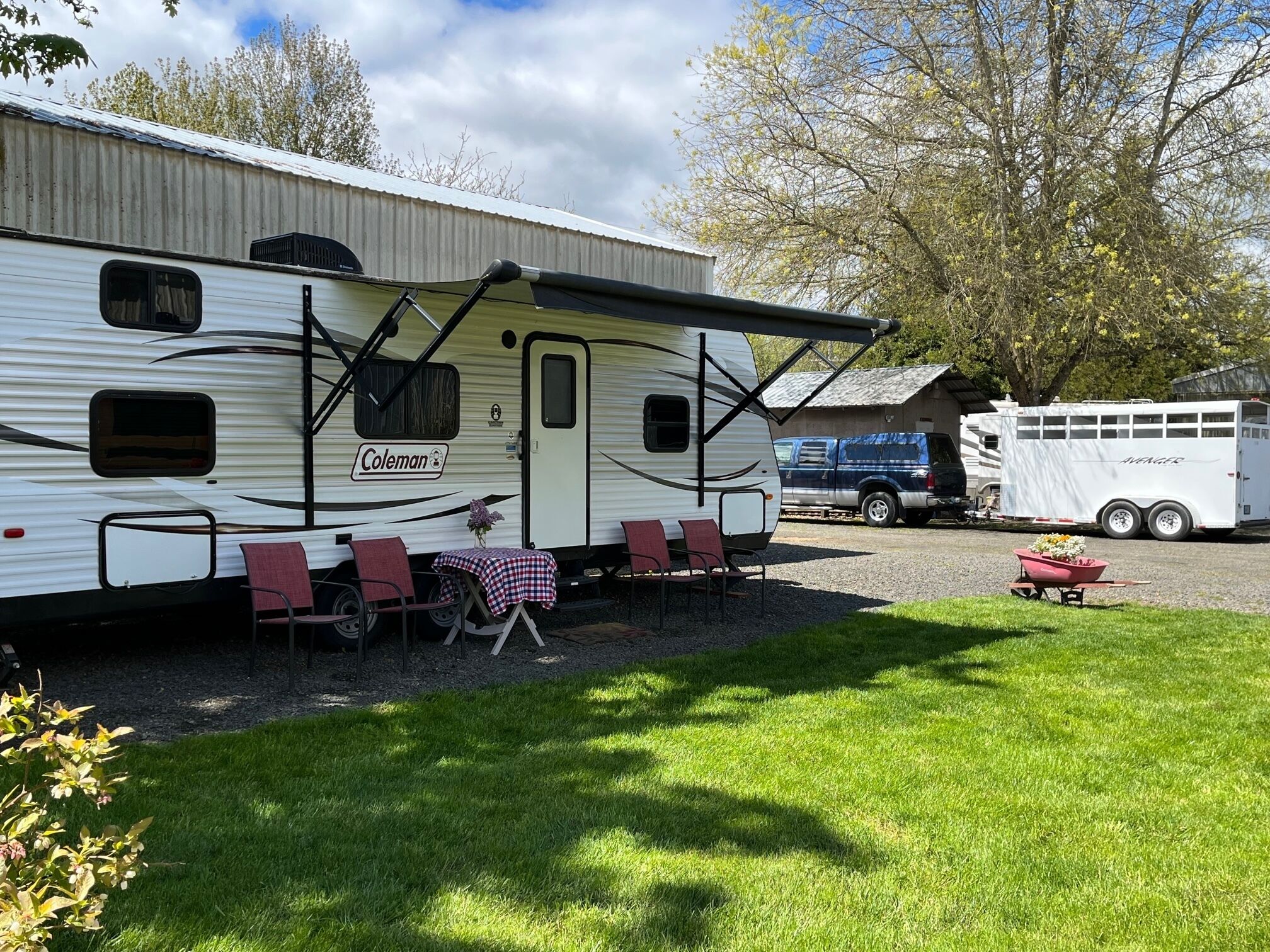 RV Glamping in horse and wine country and pet friendly!