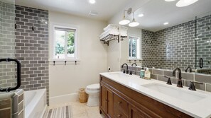 Hair dryer - Spacious Serenity Near Provo River, Kamas (Kamas)