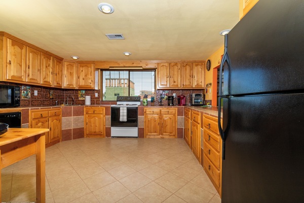 Frigorífic, microones, forn i placa de cuina