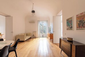 Apartment | Living area | 32-inch TV with digital channels