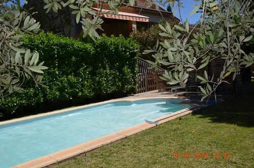 A Louer Chambre en RDC Dans une Villa à Étage au Calme à 2 mn du Centre Ville