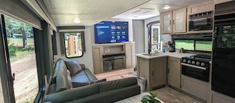 AWESOME AND FUN campground in Fairburn. GREAT FOR KIDS, CAMP FIRE, SWIMMING POOL