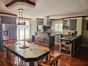 Microwave, oven, stovetop, dishwasher - 4 beds 3 bedrooms suits (Niagara-on-the-Lake)