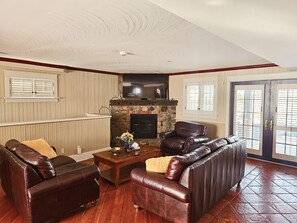 Smart-TV, peis, fotballspill og bøker