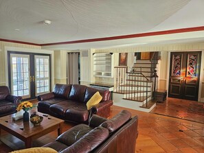 Smart-TV, peis, fotballspill og bøker