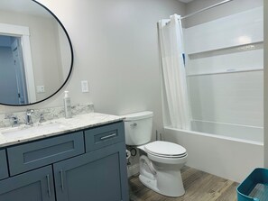 Hair dryer, towels, soap, toilet paper - Bar Harbor Maine Getaway Premium Condo (Bar Harbor)