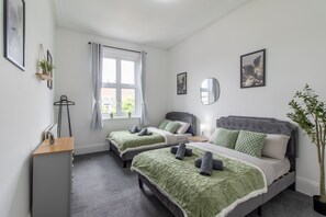 5 bedrooms, iron/ironing board, free WiFi, bed sheets