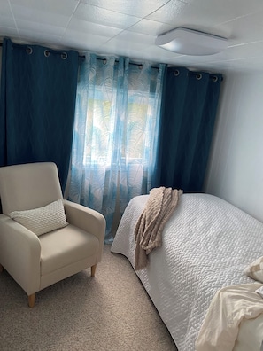 3 bedrooms, iron/ironing board, free WiFi, bed sheets - The little Indian River House  (Indian Bay)