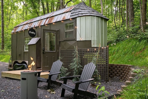 Magical Harry Potter Themed, Hot Tub, and Fire Pit!