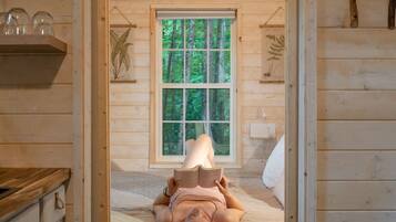 1 bedroom, desk, iron/ironing board, WiFi