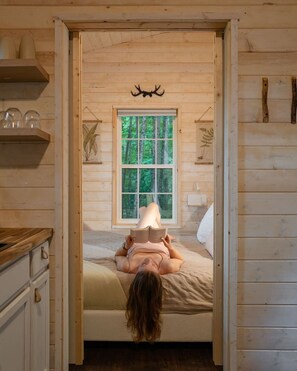 1 bedroom, desk, iron/ironing board, WiFi