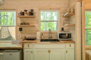 雪櫃、微波爐、爐具、咖啡機/沖茶器