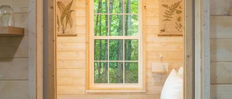 1 dormitorio, escritorio, tabla de planchar con plancha y wifi