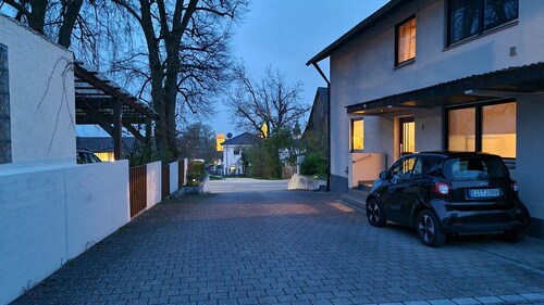 80 m² apartment, own entrance, terrace and garden, close to shopping facilities