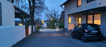 80 m² apartment, own entrance, terrace and garden, close to shopping facilities