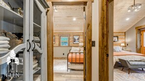 3 dormitorios, tabla de planchar con plancha, wifi gratis y ropa de cama