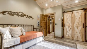 3 dormitorios, tabla de planchar con plancha, wifi gratis y ropa de cama
