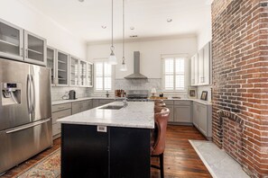 Mikrowelle, Ofen, Herdplatte, Geschirrspüler