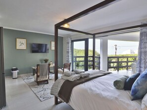 1 bedroom, desk, free WiFi, bed sheets - Botanical @ Salt Shore Studios, superior sea view studio apartment (Hermanus)